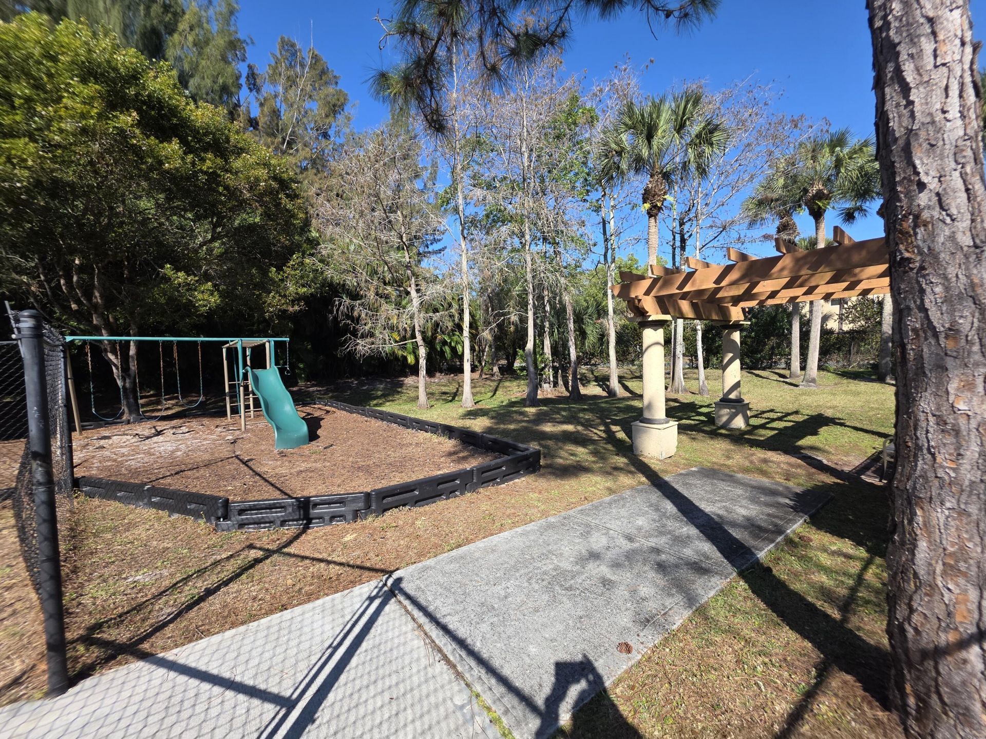 4175 N Haverhill Road, Unit 907, West Palm Beach, FL 33417 Photo