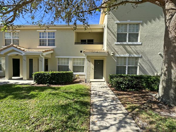 140 SW Peacock SW, Unit 21-204, Port St. Lucie, FL 34986