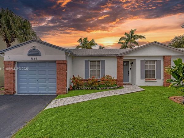 535 Radford Terrace, Davie, FL 33325
