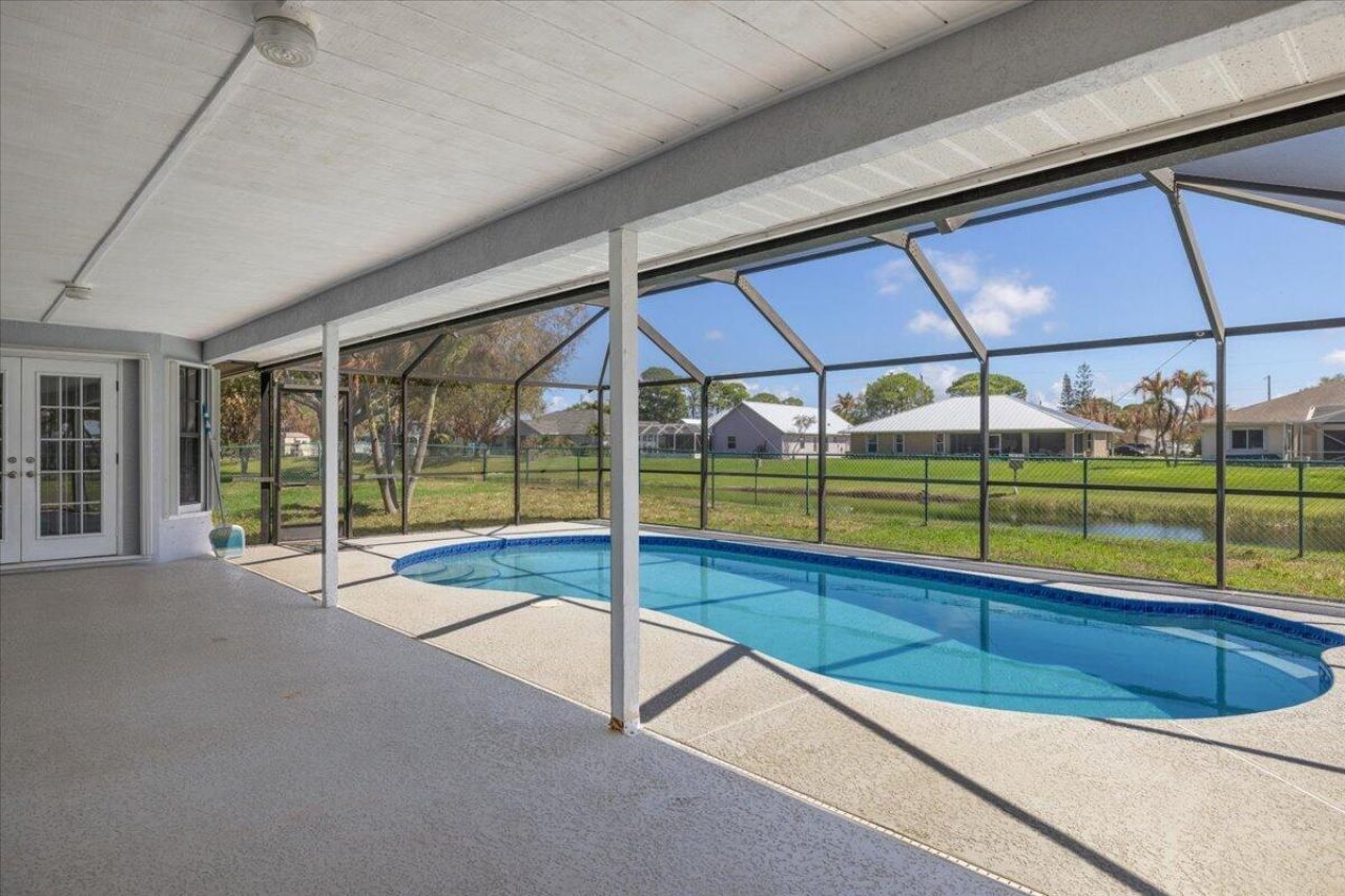 1902 SE Gaskins Circle, Port Saint Lucie, FL 34952 Photo