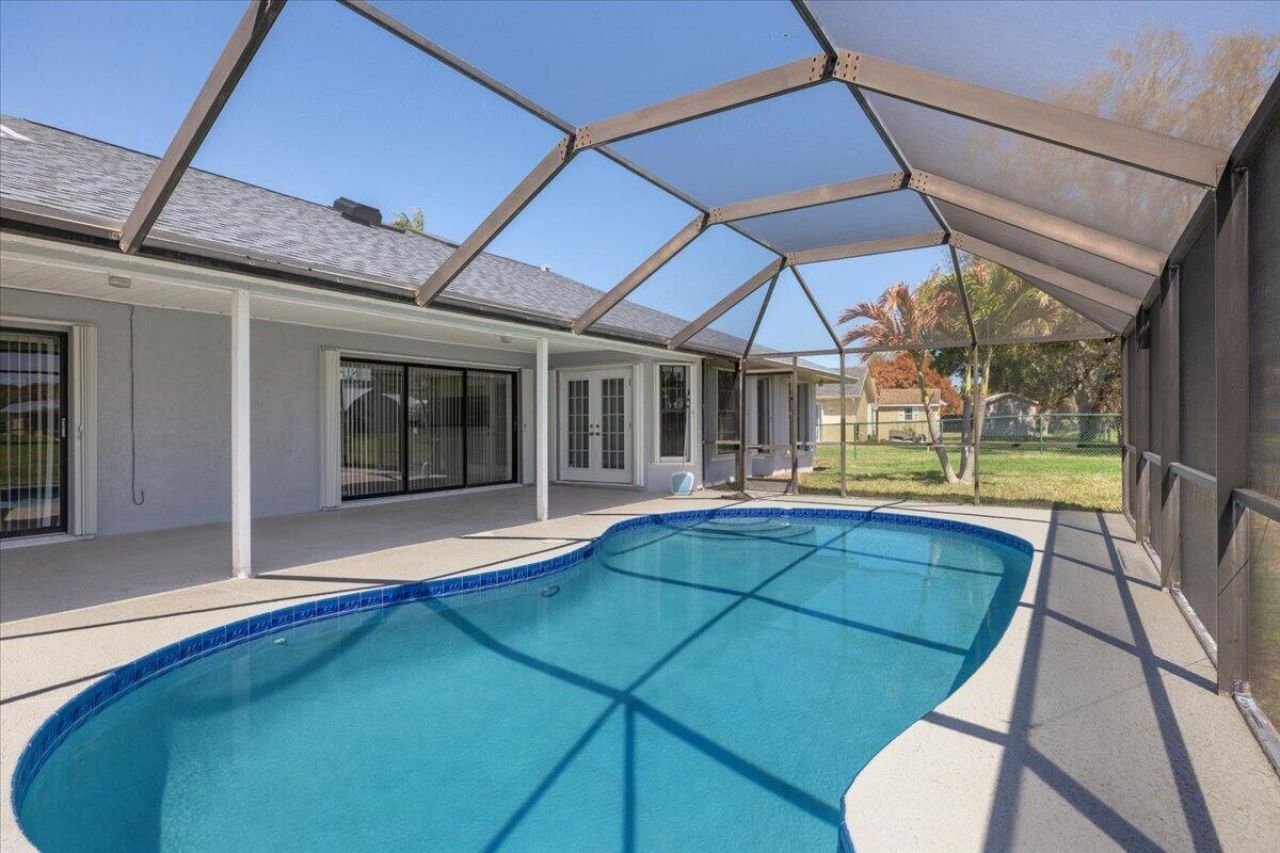 1902 SE Gaskins Circle, Port Saint Lucie, FL 34952 Photo