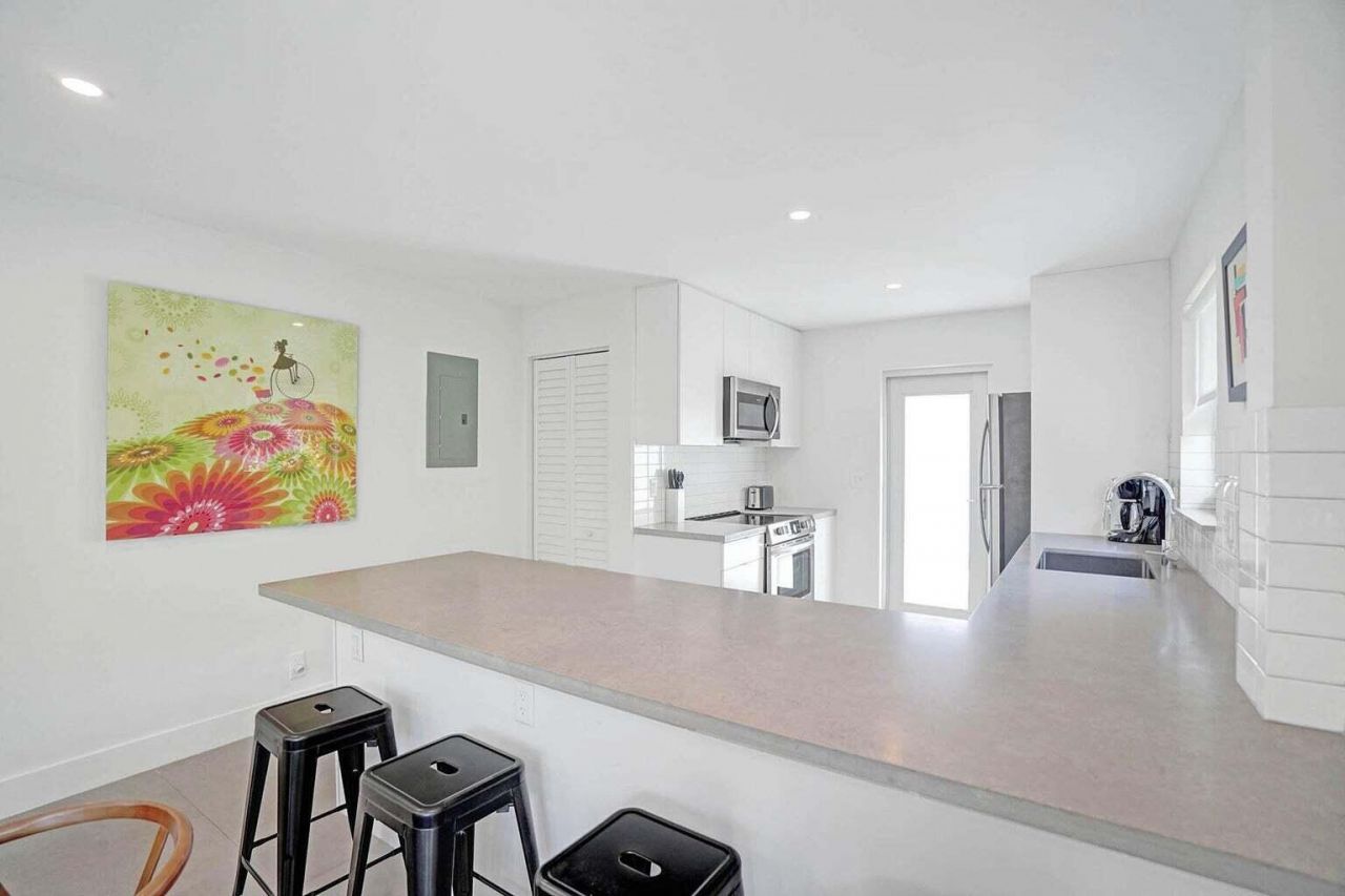 625 NE 13th Avenue, Unit 03, Fort Lauderdale, FL 33304 Photo