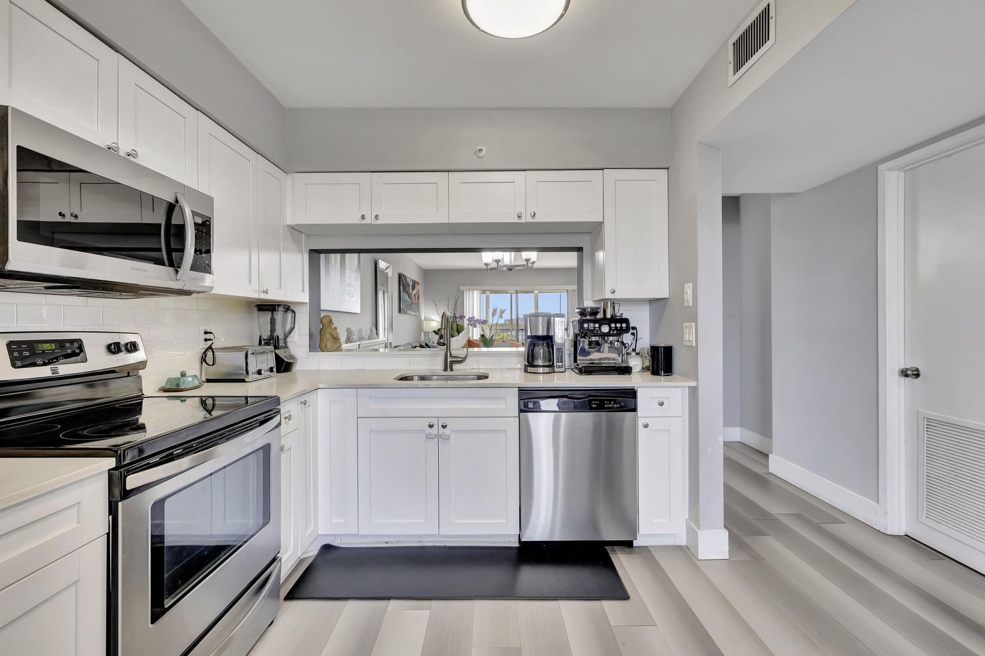 2200 S Cypress Bend Drive S, Unit 702, Pompano Beach, FL 33069 Photo