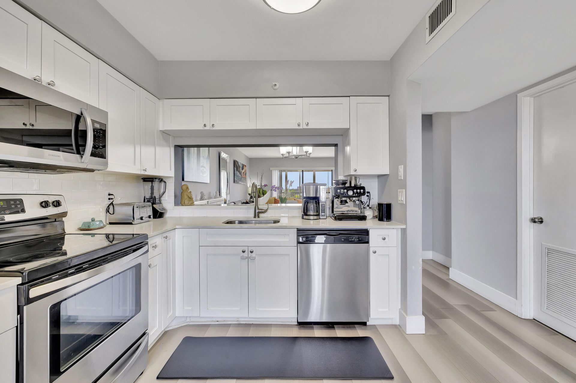 2200 S Cypress Bend Drive S, Unit 702, Pompano Beach, FL 33069 Photo