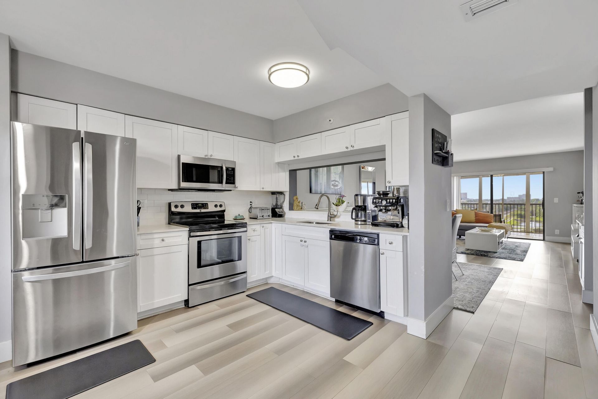 2200 S Cypress Bend Drive S, Unit 702, Pompano Beach, FL 33069 Photo