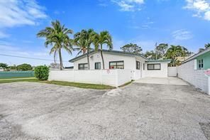2500 NE 16th, Unit 1-2, Wilton Manors, FL 33305 Photo