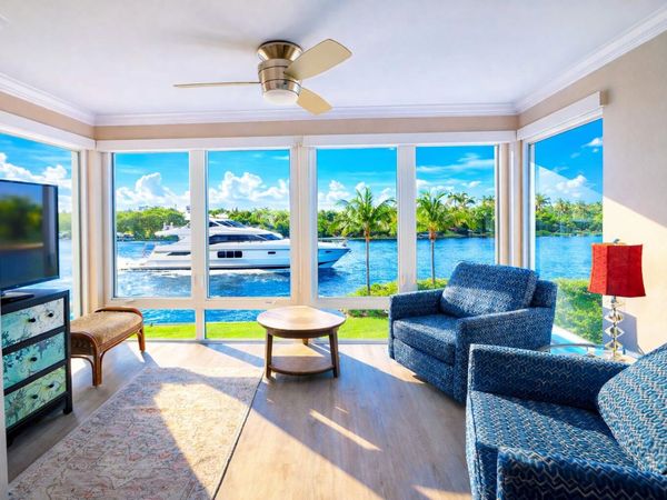 7 Colonial Club Drive, Unit 304, Boynton Beach, FL 33435