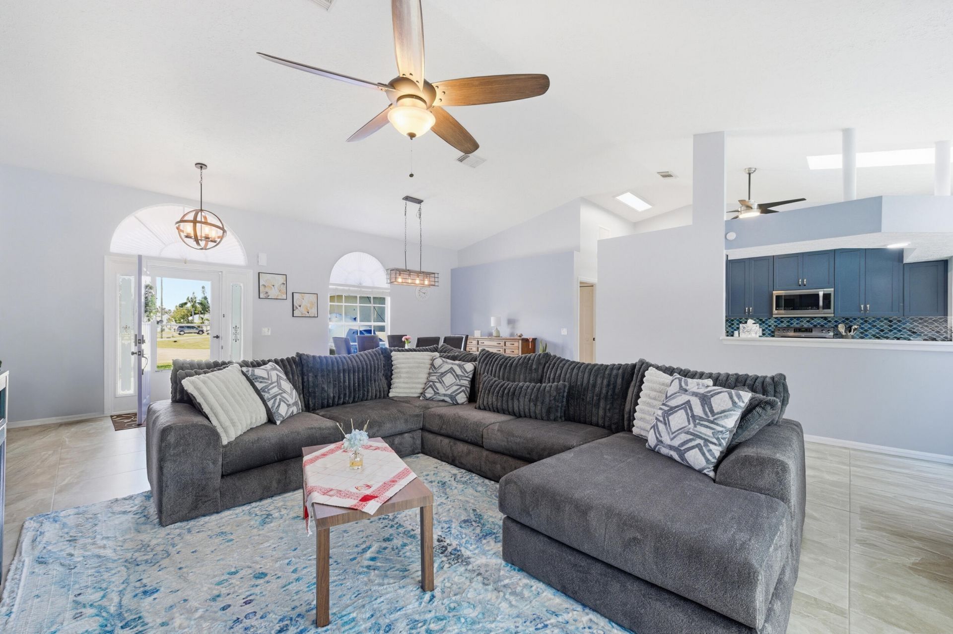 2537 SE Hallahan, Port Saint Lucie, FL 34952 Photo