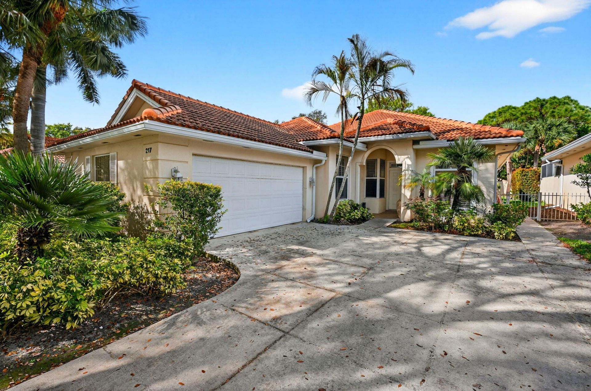 217 E Tall Oaks Circle, Palm Beach Gardens, FL 33410 Photo