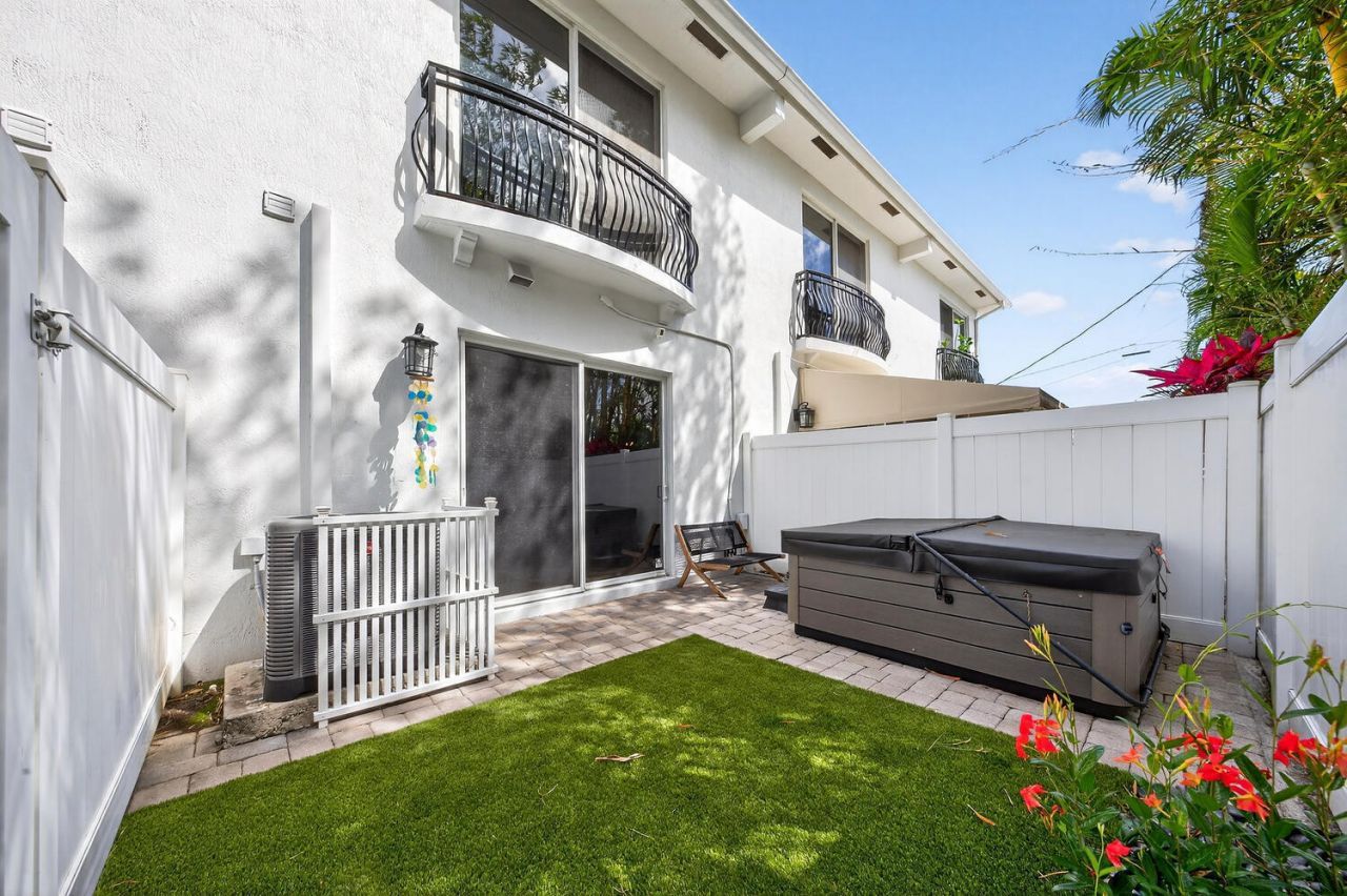 1942 NE 32nd, Lighthouse Point, FL 33064 Photo