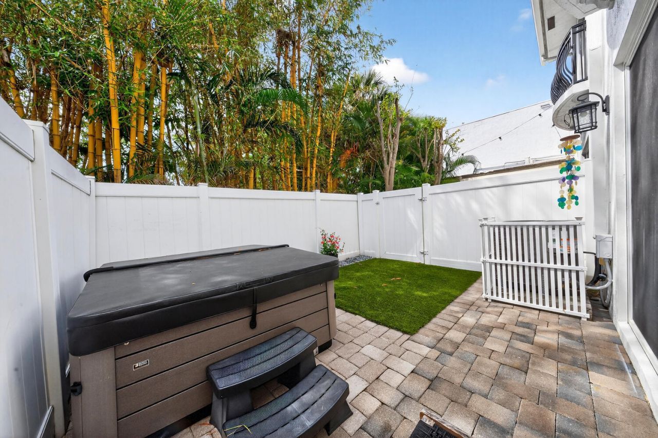 1942 NE 32nd, Lighthouse Point, FL 33064 Photo