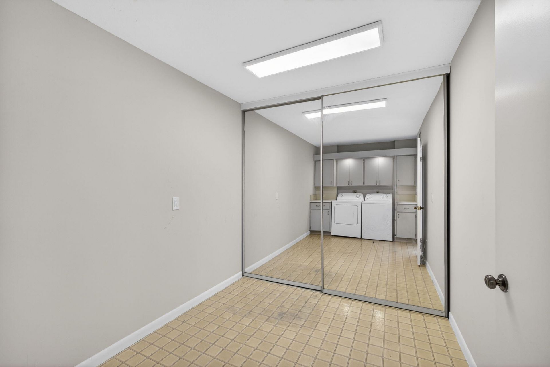 2421 Village Boulevard, Unit 401, West Palm Beach, FL 33409 Photo