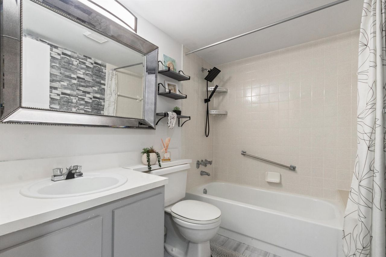 712 Sunny Pine Way, Unit E2, Greenacres, FL 33415 Photo