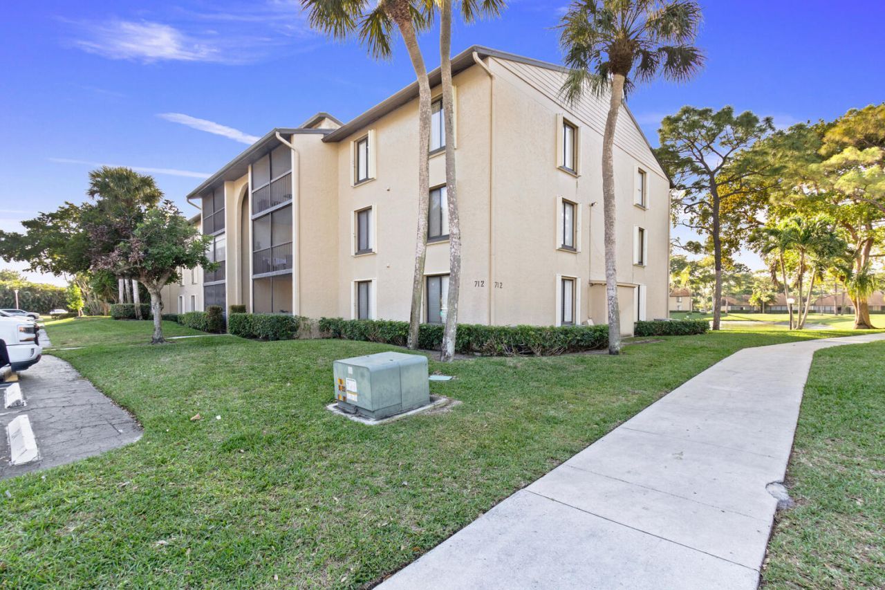 712 Sunny Pine Way, Unit E2, Greenacres, FL 33415 Photo
