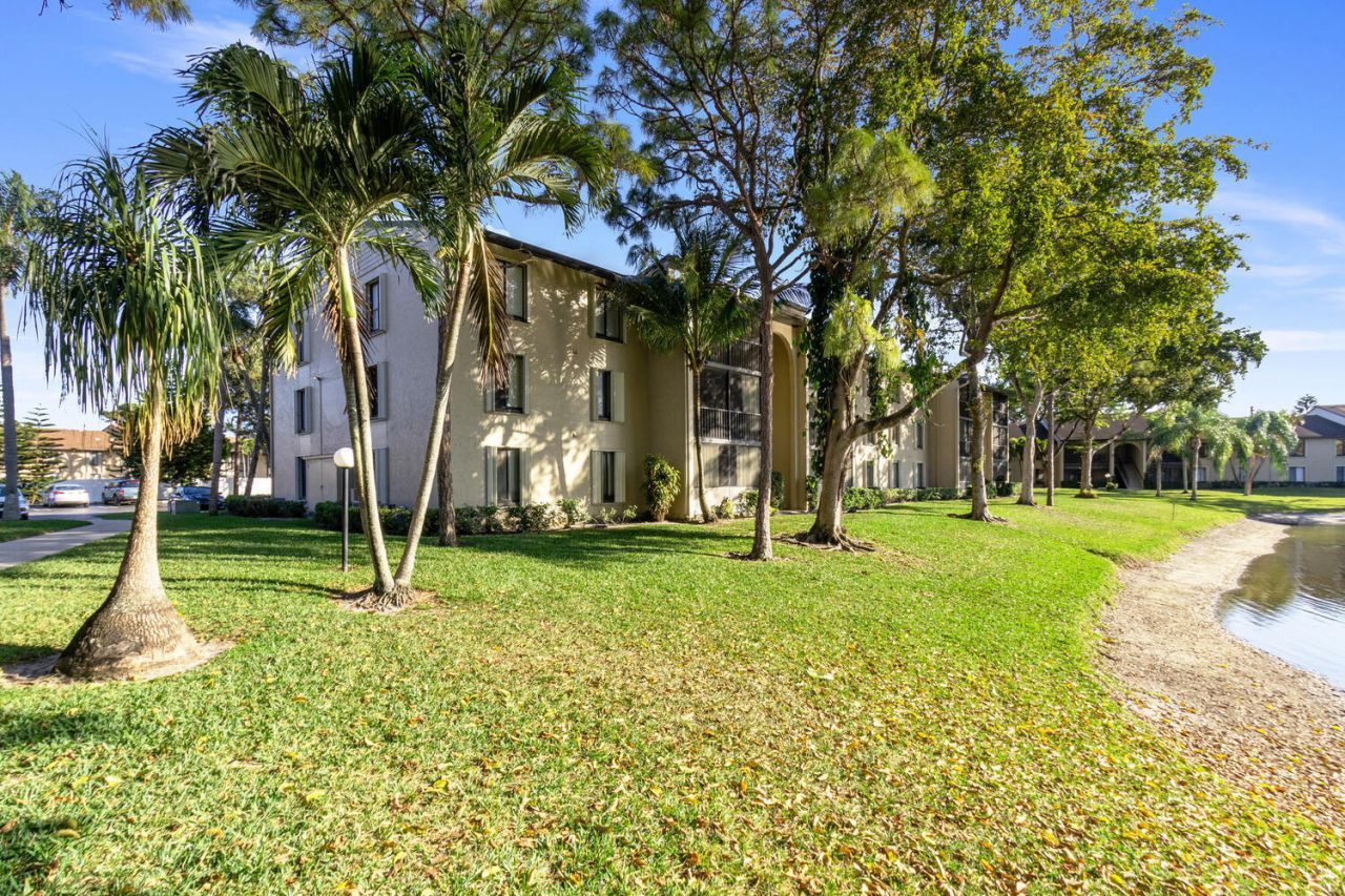 712 Sunny Pine Way, Unit E2, Greenacres, FL 33415 Photo