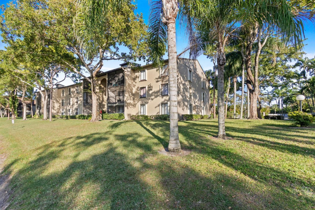 712 Sunny Pine Way, Unit E2, Greenacres, FL 33415 Photo