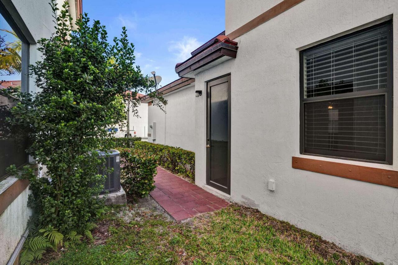 3460 W 103rd Terrace, Hialeah, FL 33018 Photo