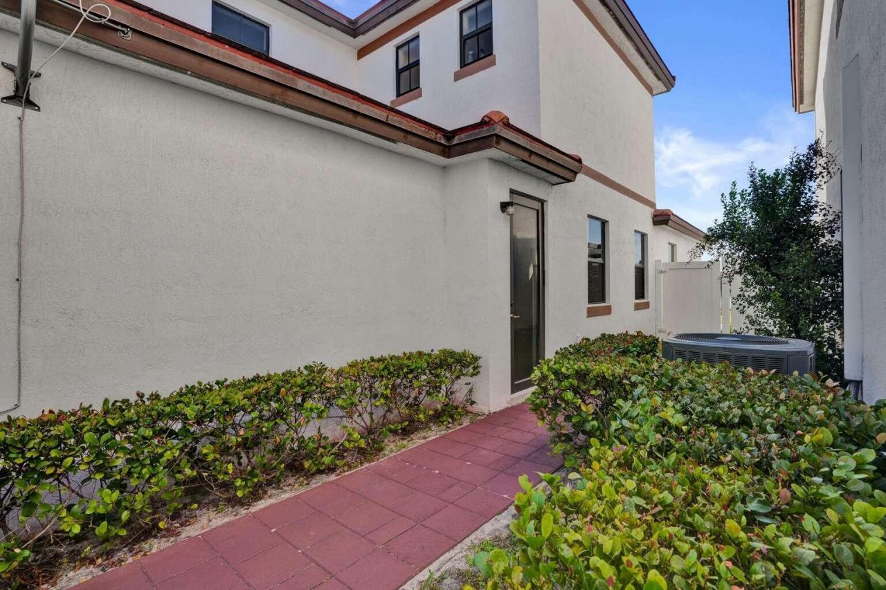 3460 W 103rd Terrace, Hialeah, FL 33018 Photo