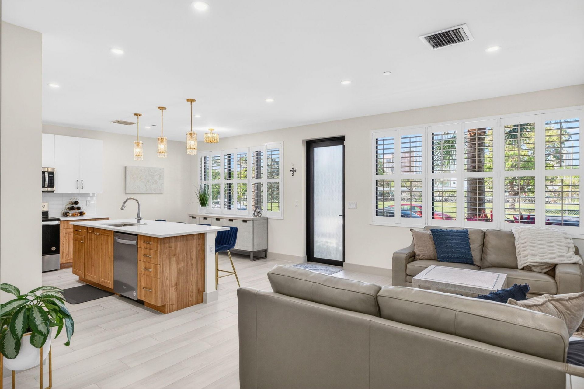 410 SE 12th, Fort Lauderdale, FL 33316 Photo