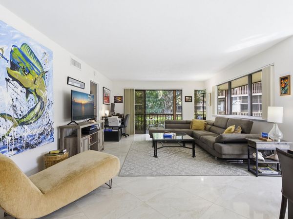 137 Brackenwood Road, Palm Beach Gardens, FL 33418