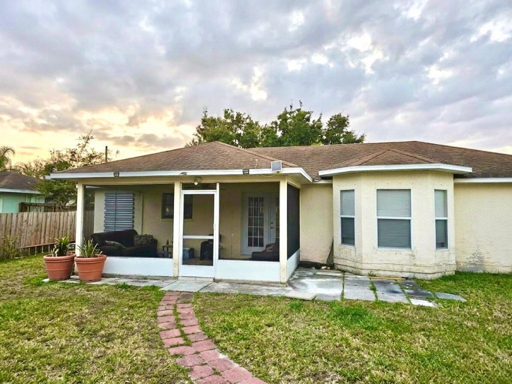 2249 SE Glover, Port Saint Lucie, FL 34984 Photo