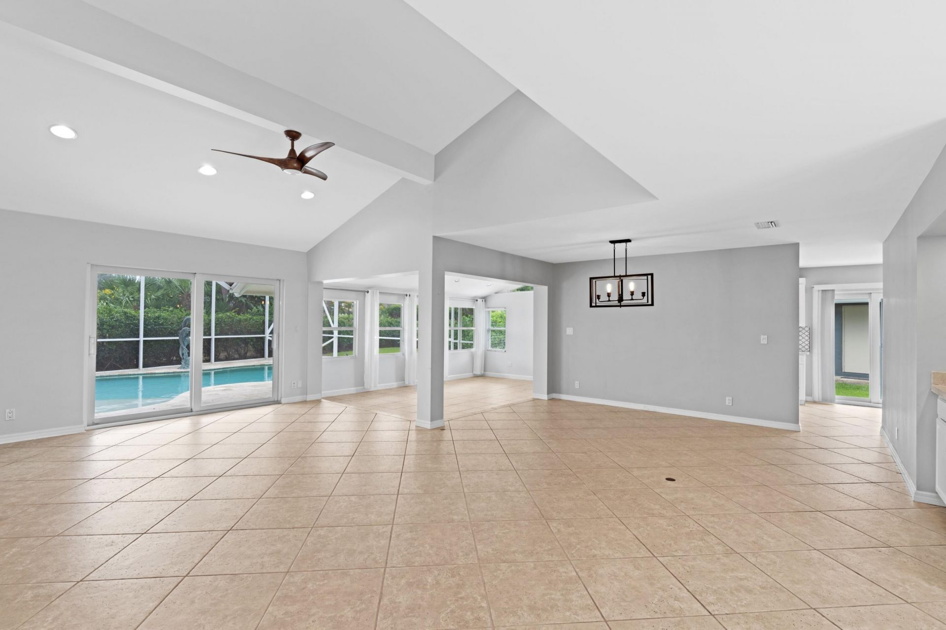 925 Foxpointe Circle, Delray Beach, FL 33445 Photo