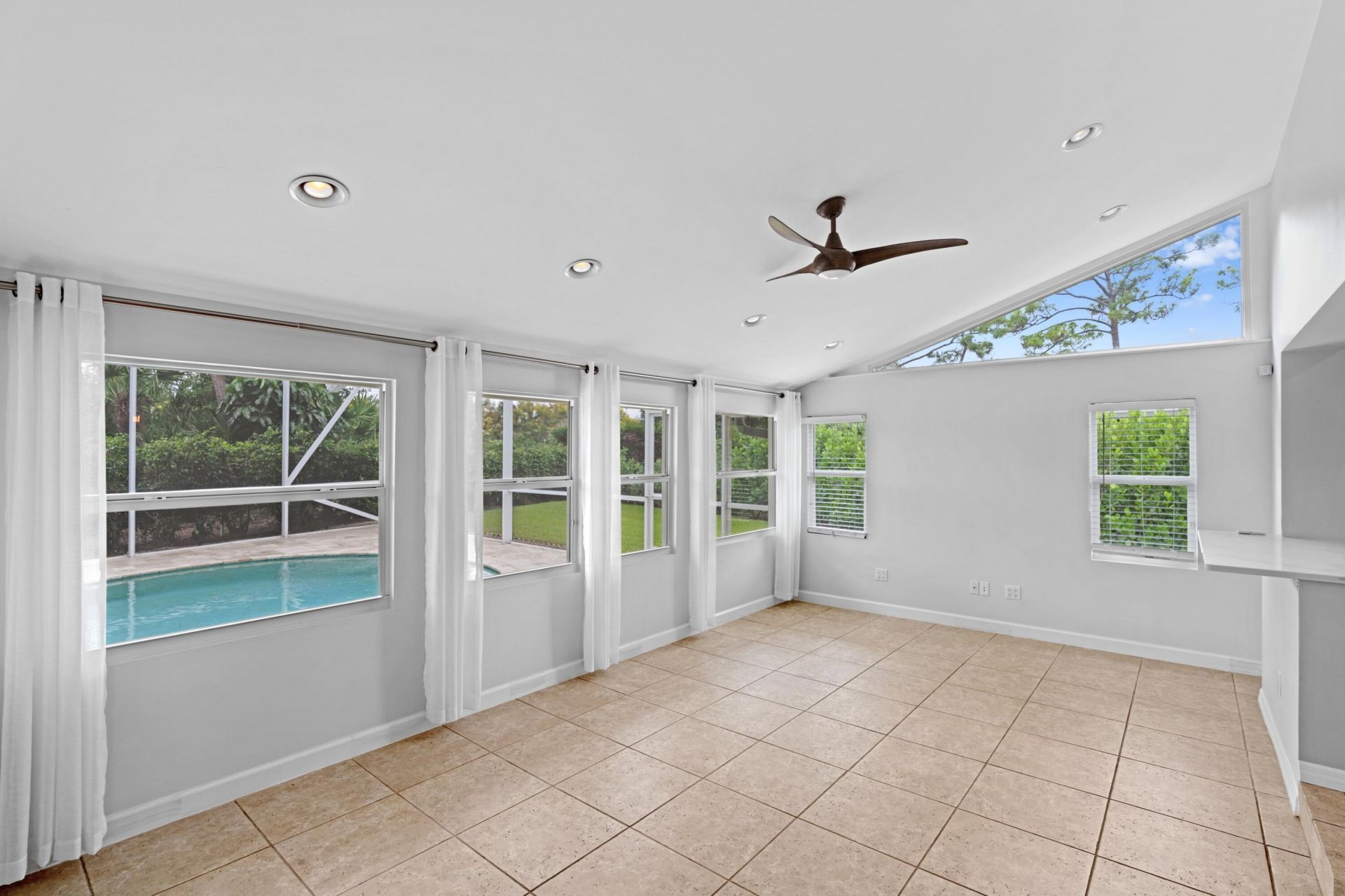 925 Foxpointe Circle, Delray Beach, FL 33445 Photo