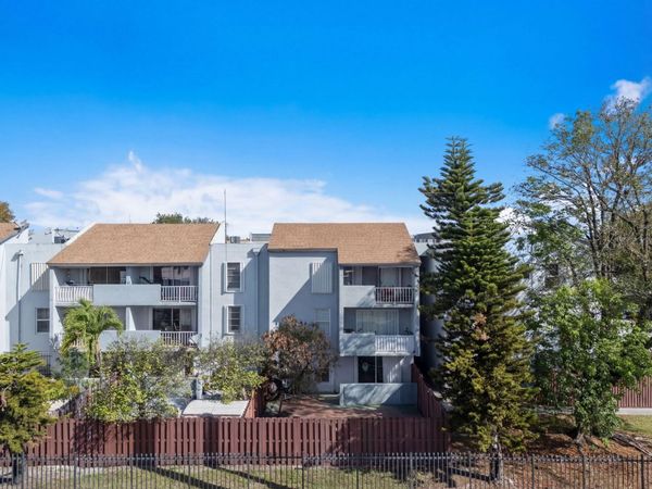 1725 W 60th St, Unit F126, Hialeah, FL 33012