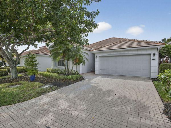 8281 Heritage Club Dr, West Palm Beach, FL 33412