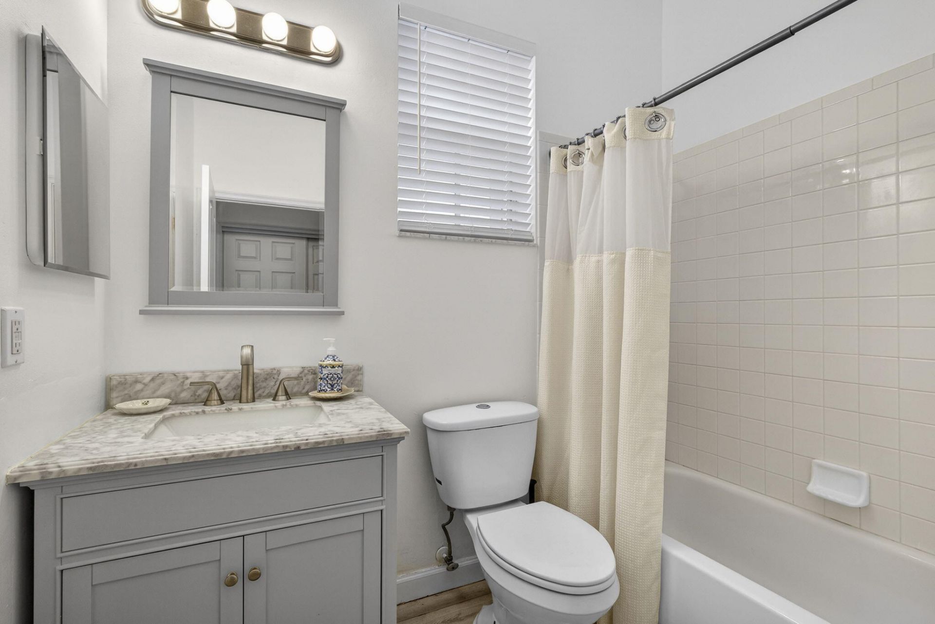 8281 Heritage Club Dr Drive, West Palm Beach, FL 33412 Photo