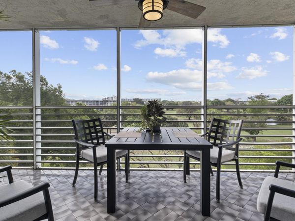 3520 Oaks Way, Unit 510, Pompano Beach, FL 33069