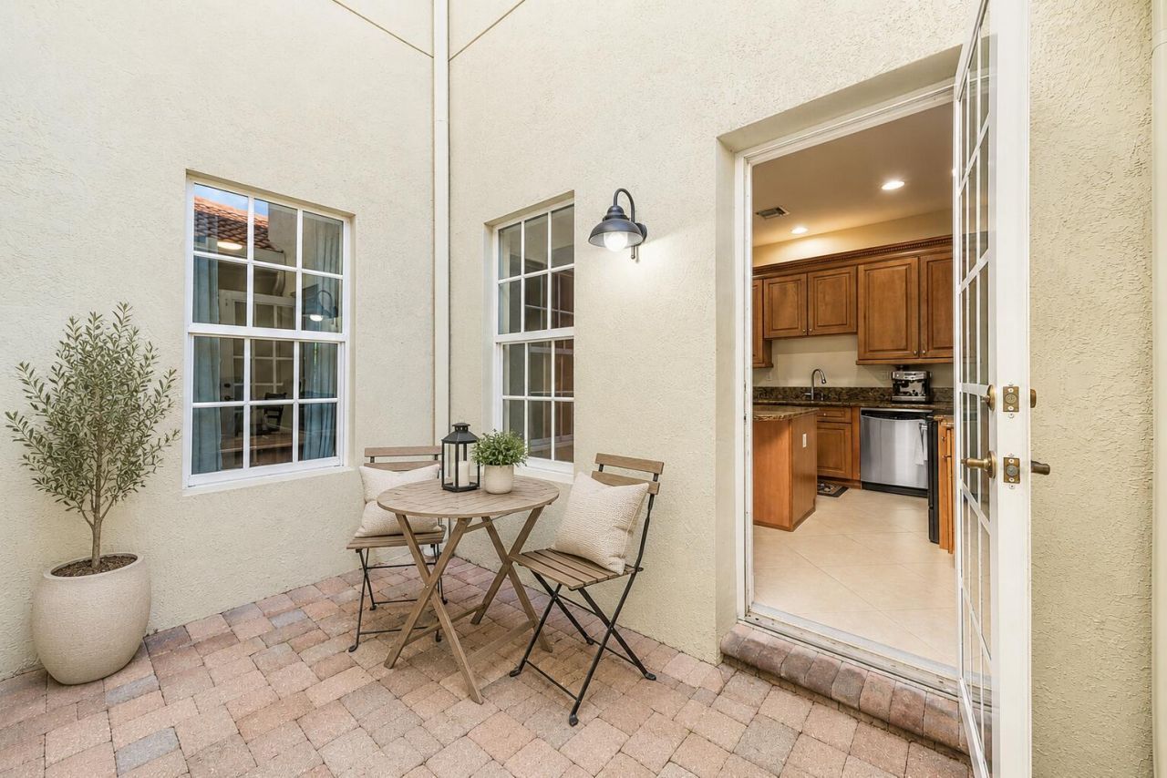 704 NW 83rd Place, Boca Raton, FL 33487 Photo