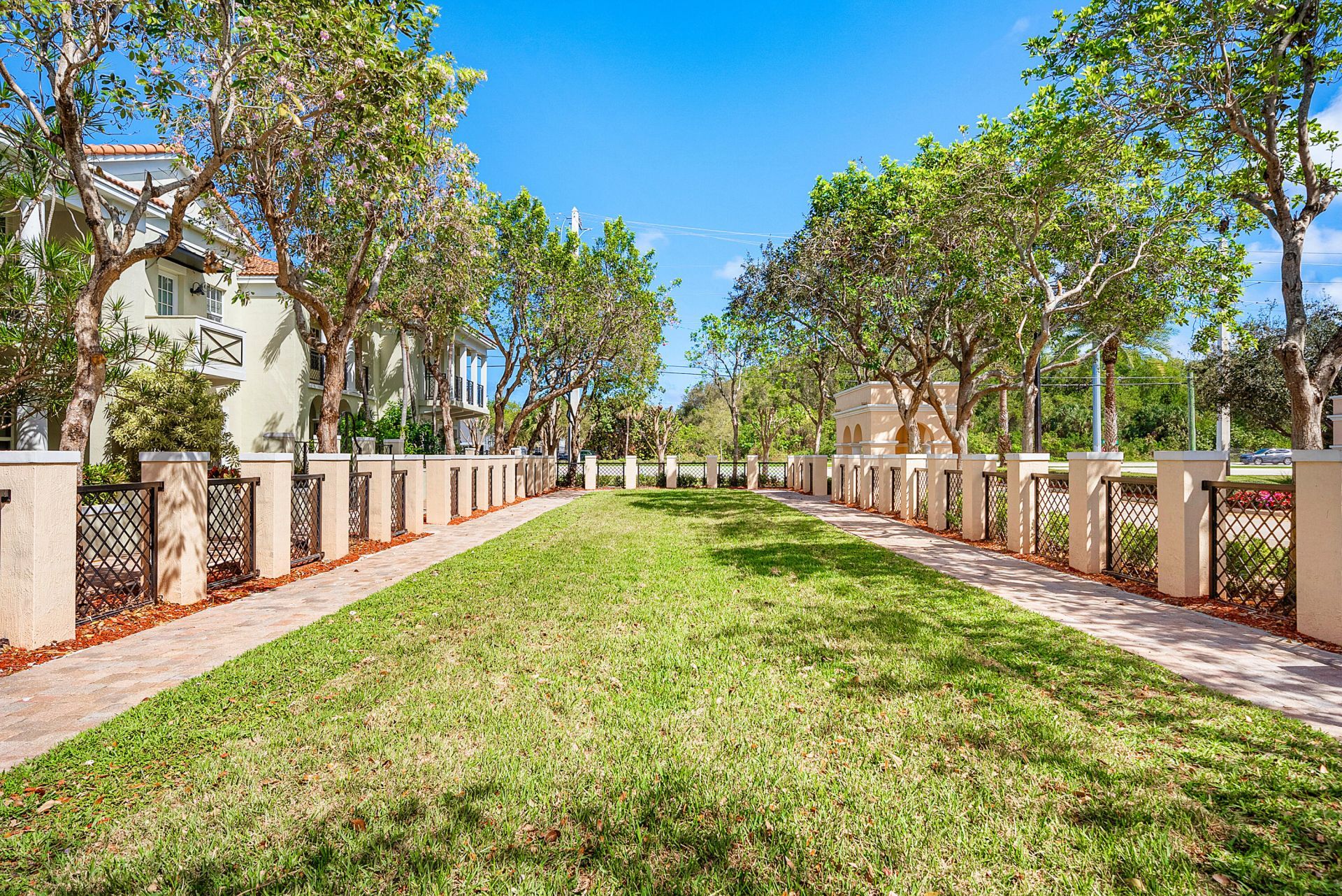 704 NW 83rd Place, Boca Raton, FL 33487 Photo