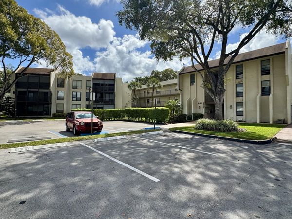8050 W Mcnab Road, Unit 320, Tamarac, FL 33321