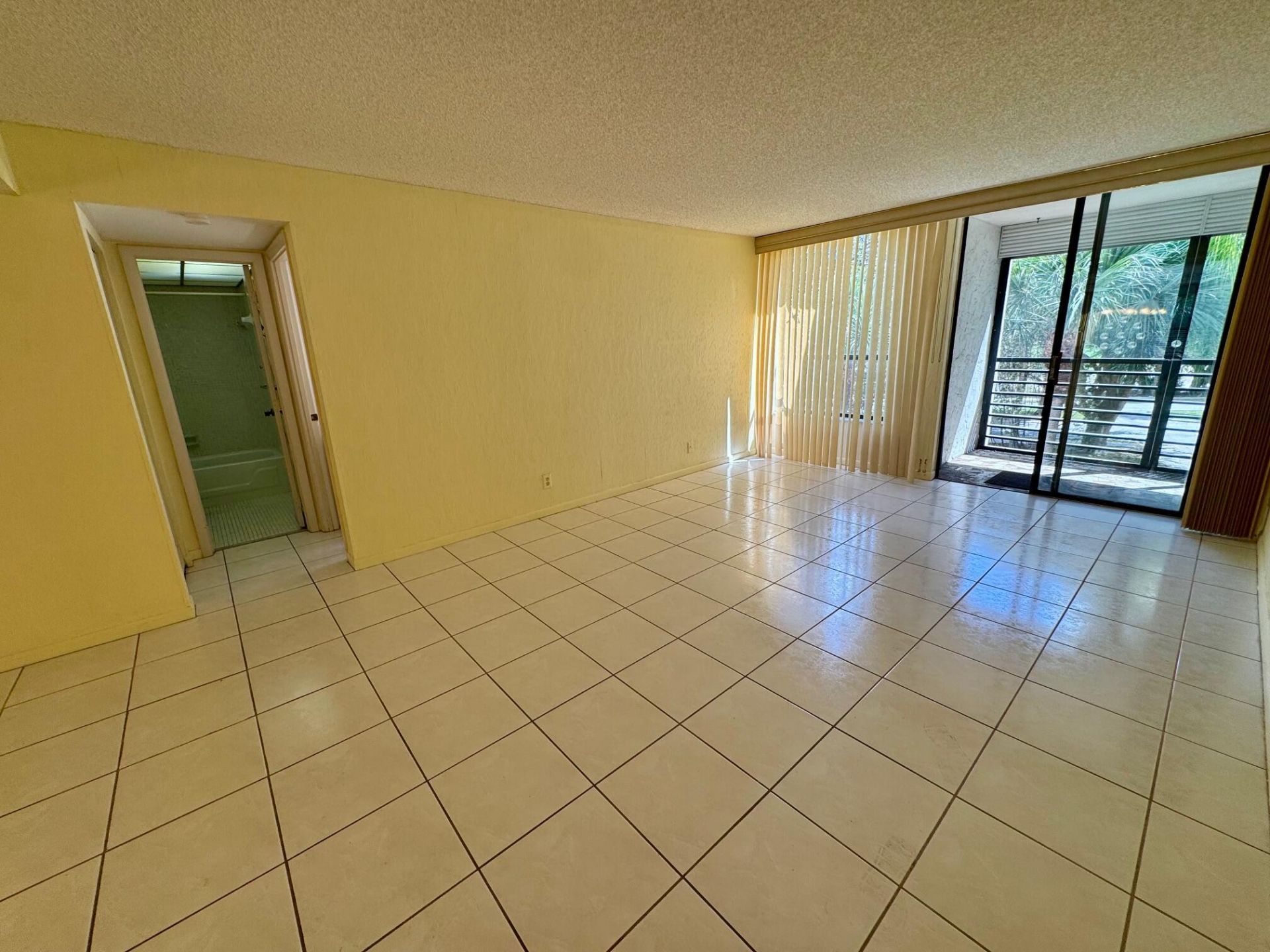 8050 W Mcnab Road, Unit 320, Tamarac, FL 33321 Photo