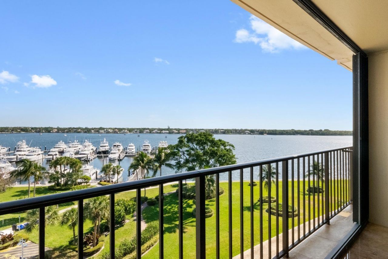 136 Lakeshore Drive, Unit 711, North Palm Beach, FL 33408 Photo