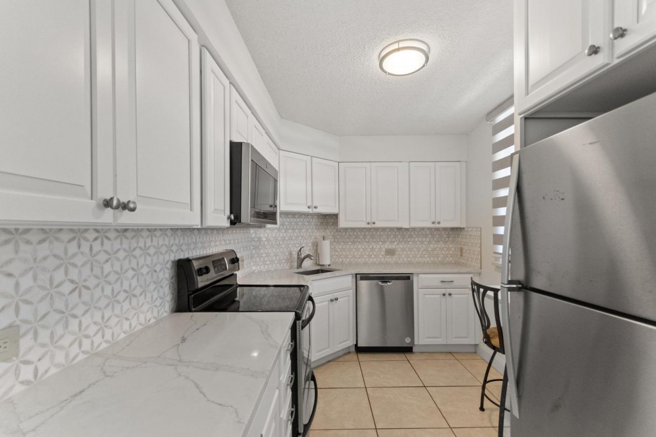 136 Lakeshore Drive, Unit 711, North Palm Beach, FL 33408 Photo