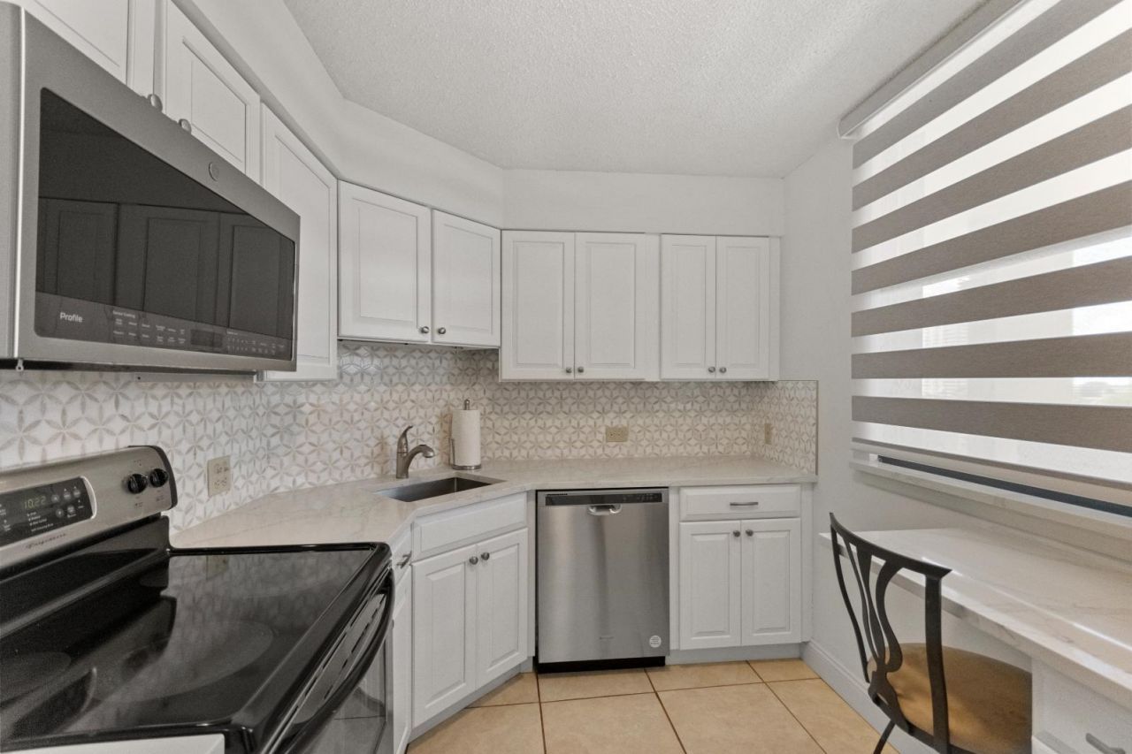 136 Lakeshore Drive, Unit 711, North Palm Beach, FL 33408 Photo