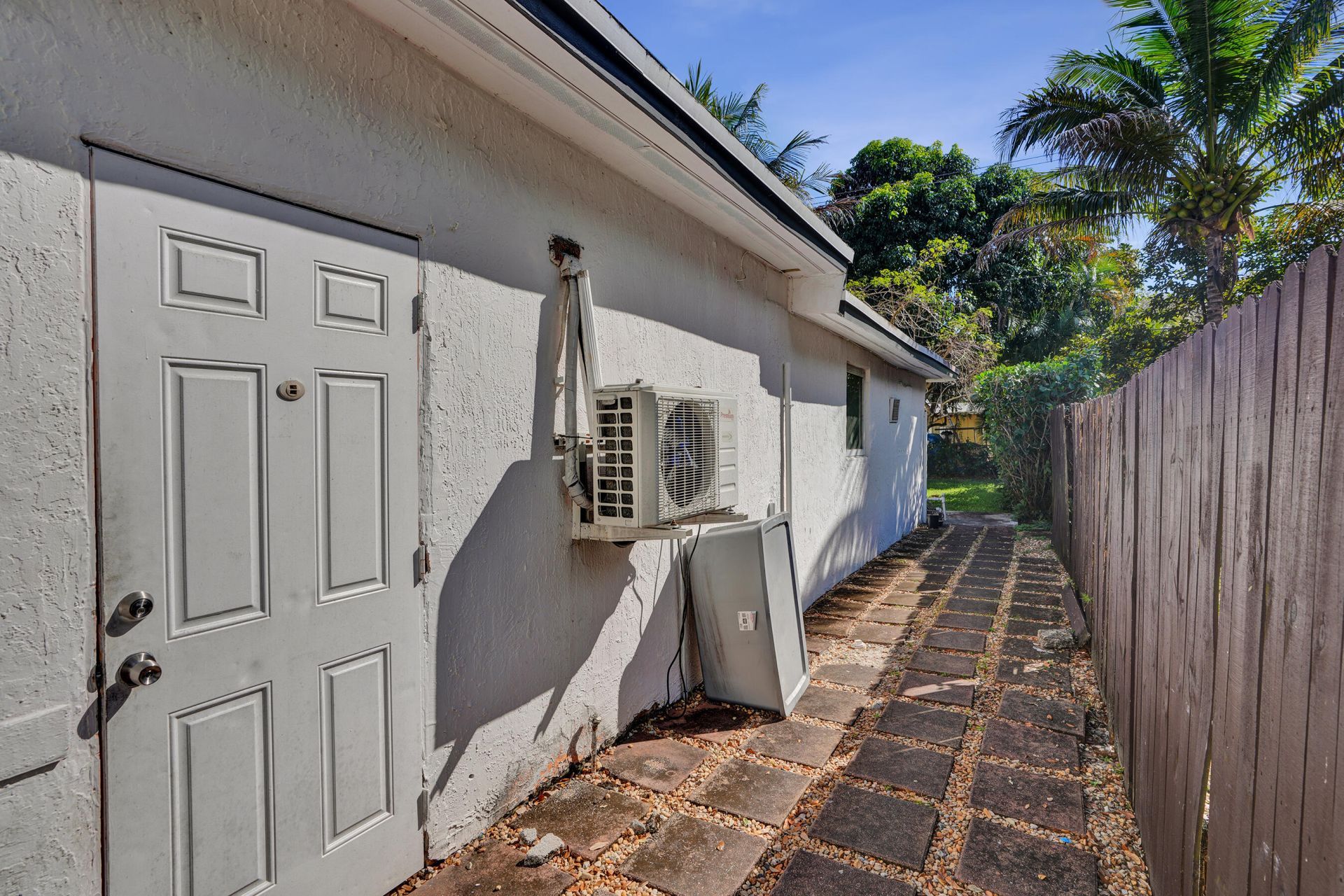 640 NE 160th St, Miami, FL 33162 Photo