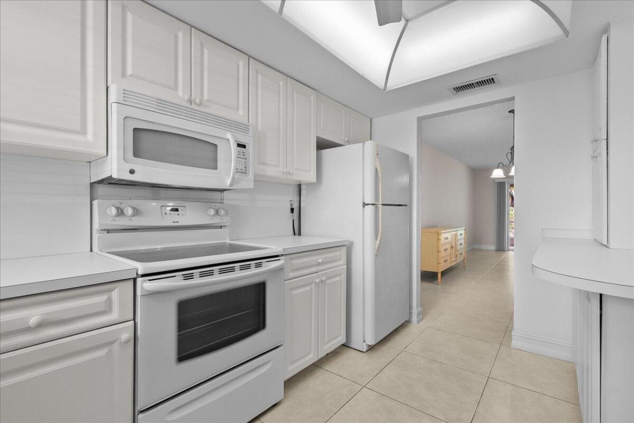 1251 SE Sugar Sands Boulevard, Unit 121, Riviera Beach, FL 33404 Photo