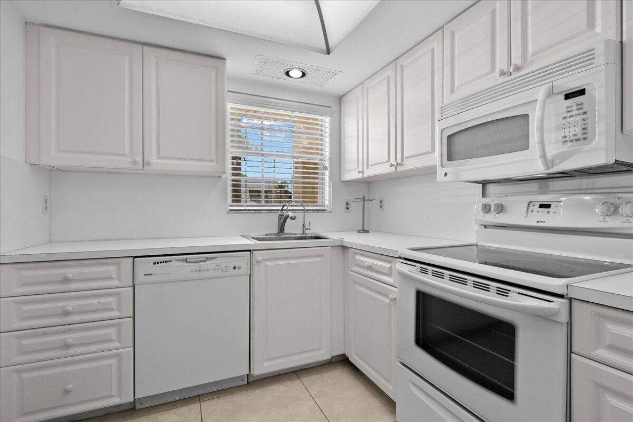 1251 SE Sugar Sands Boulevard, Unit 121, Riviera Beach, FL 33404 Photo