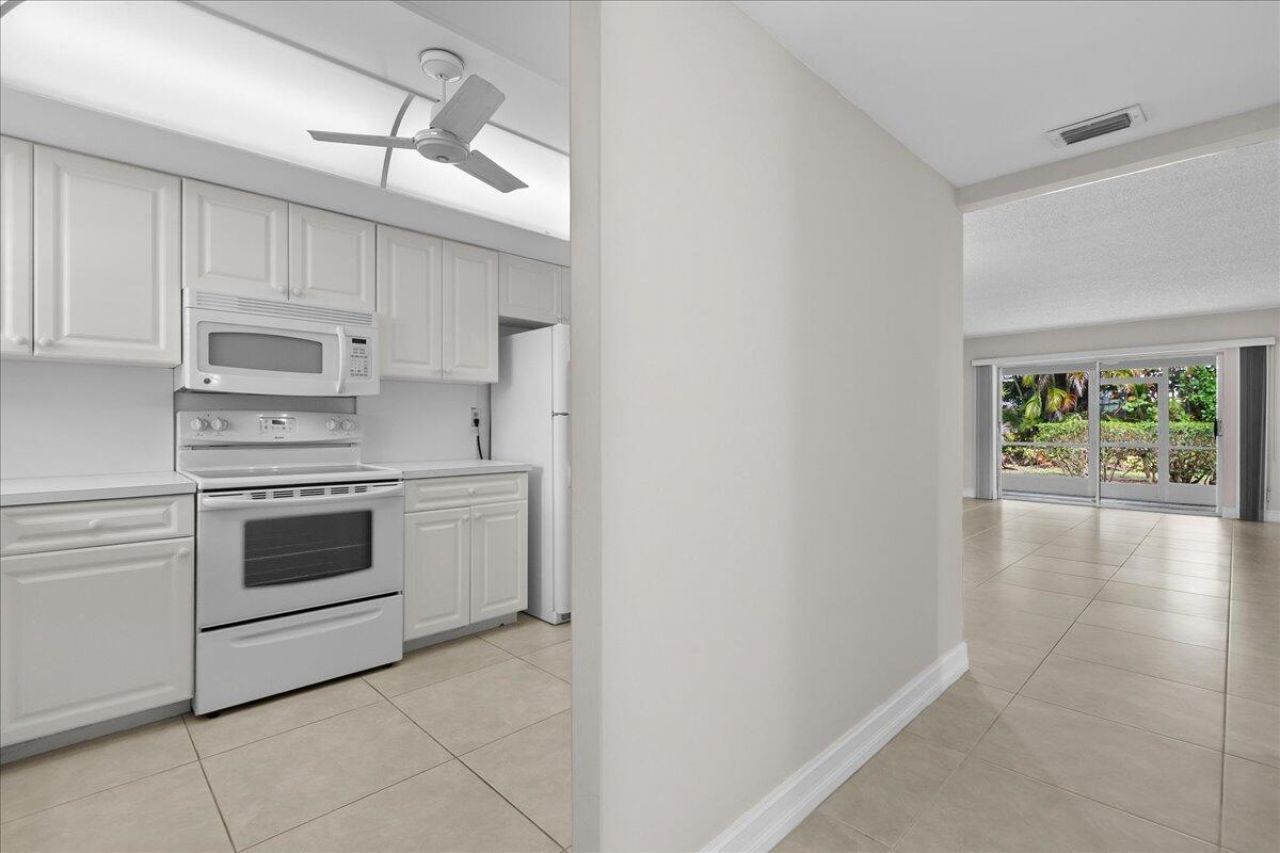 1251 SE Sugar Sands Boulevard, Unit 121, Riviera Beach, FL 33404 Photo