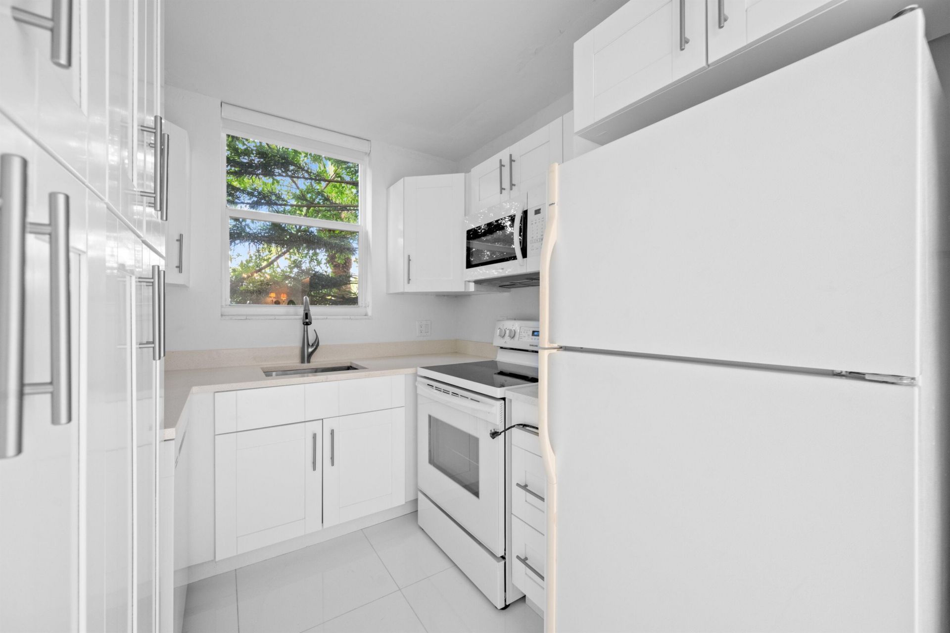 401 Peruvian, Unit 2010, Palm Beach, FL 33480 Photo