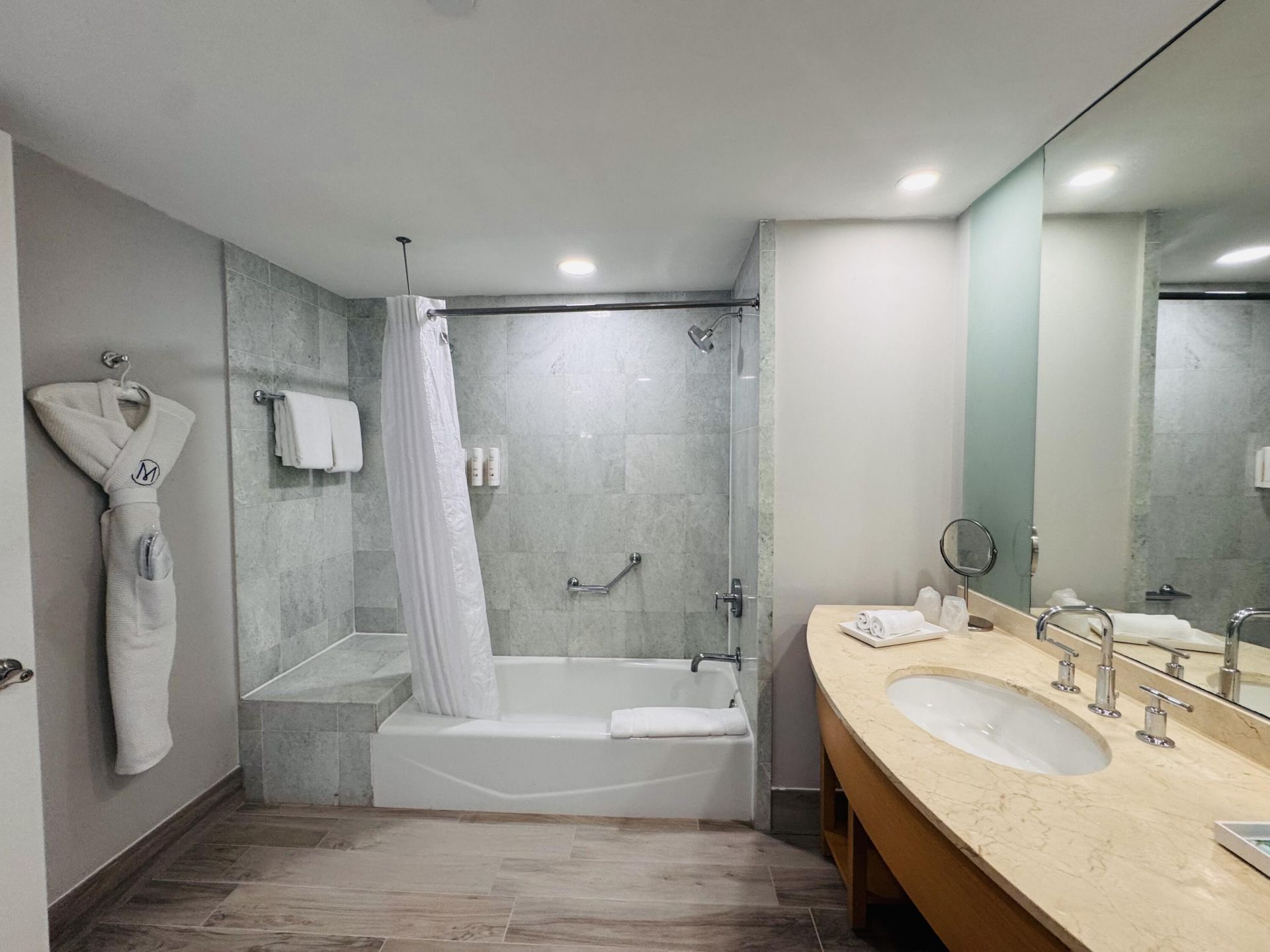 18683 Collins Avenue, Unit 2303, Sunny Isles Beach, FL 33160 Photo