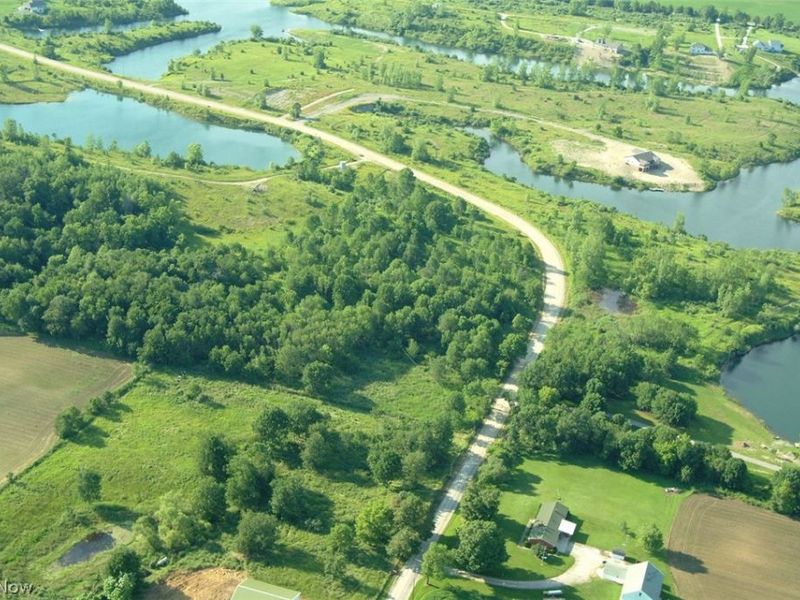 Pilot Knob Avenue NE, Canton, OH 44721 Photo 4