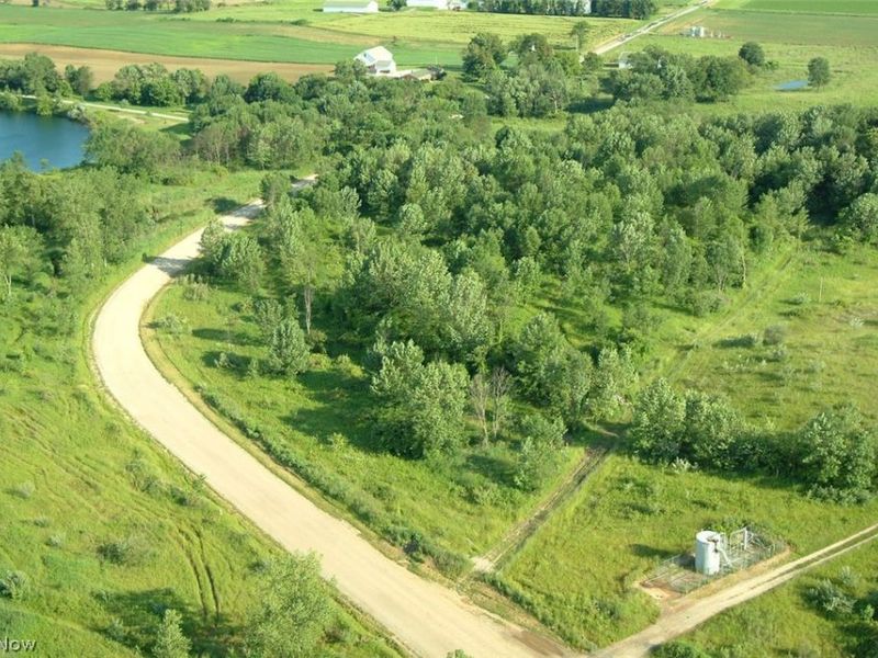 Pilot Knob Avenue NE, Canton, OH 44721 Photo 5