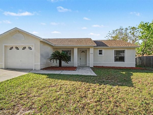 724 N 11TH AVENUE , MOUNT DORA, FL 32757