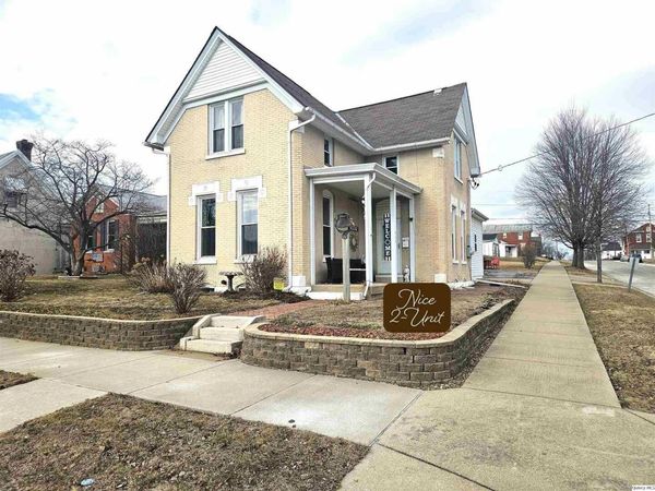 933 Adams Street, Quincy, IL 62301