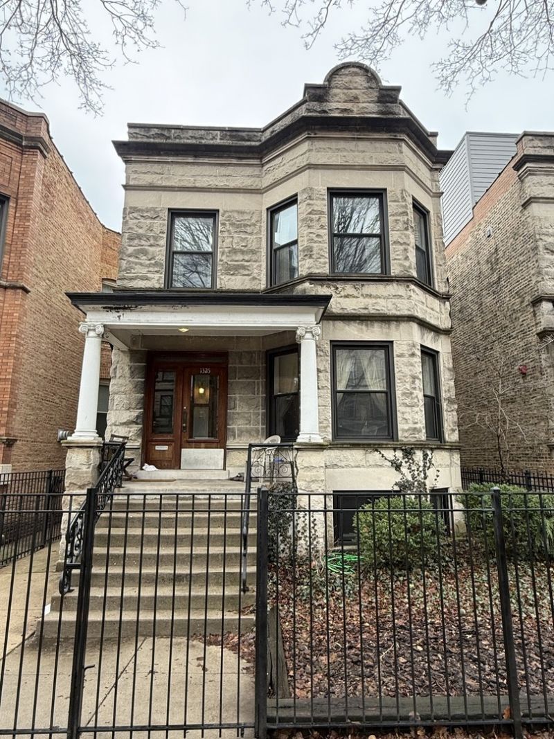 1325 W Cornelia Avenue, Chicago, IL 60657 Main Photo