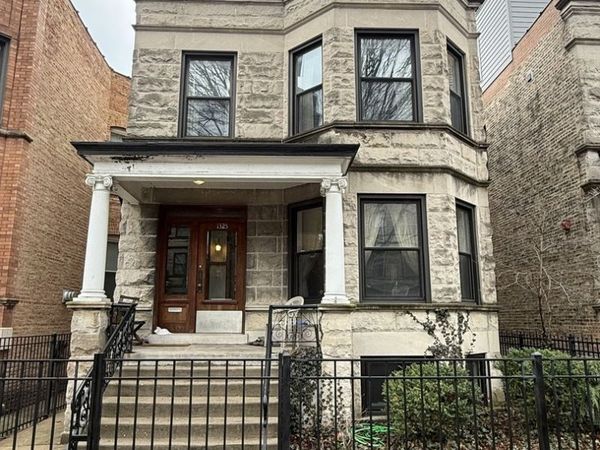 1325 W Cornelia Avenue, Chicago, IL 60657